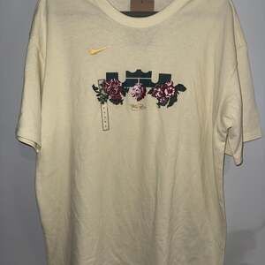 Nike LeBron James‎ Max90 Lion Logo Embroidered Shirt Cream Tan Mens L NWT